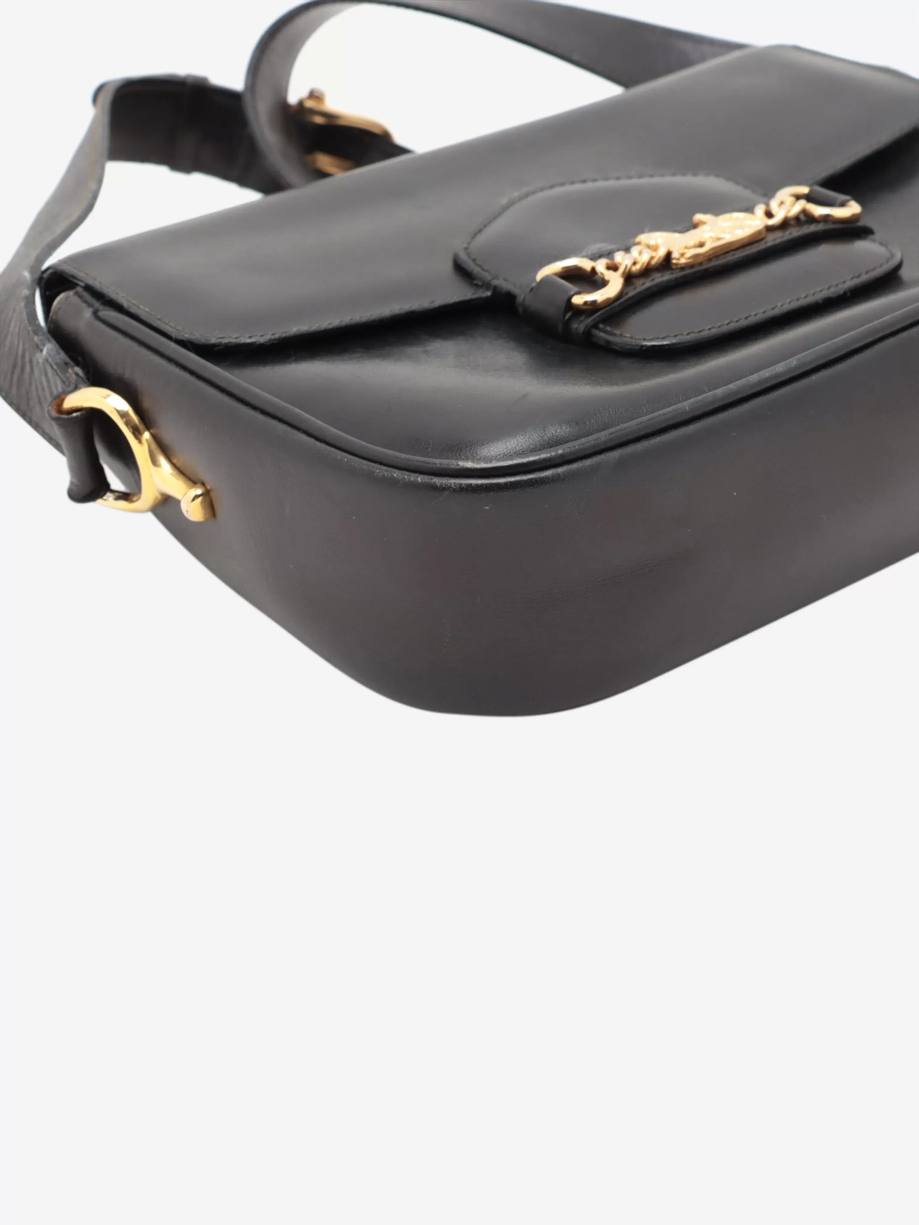 Black flap horse buckle bag