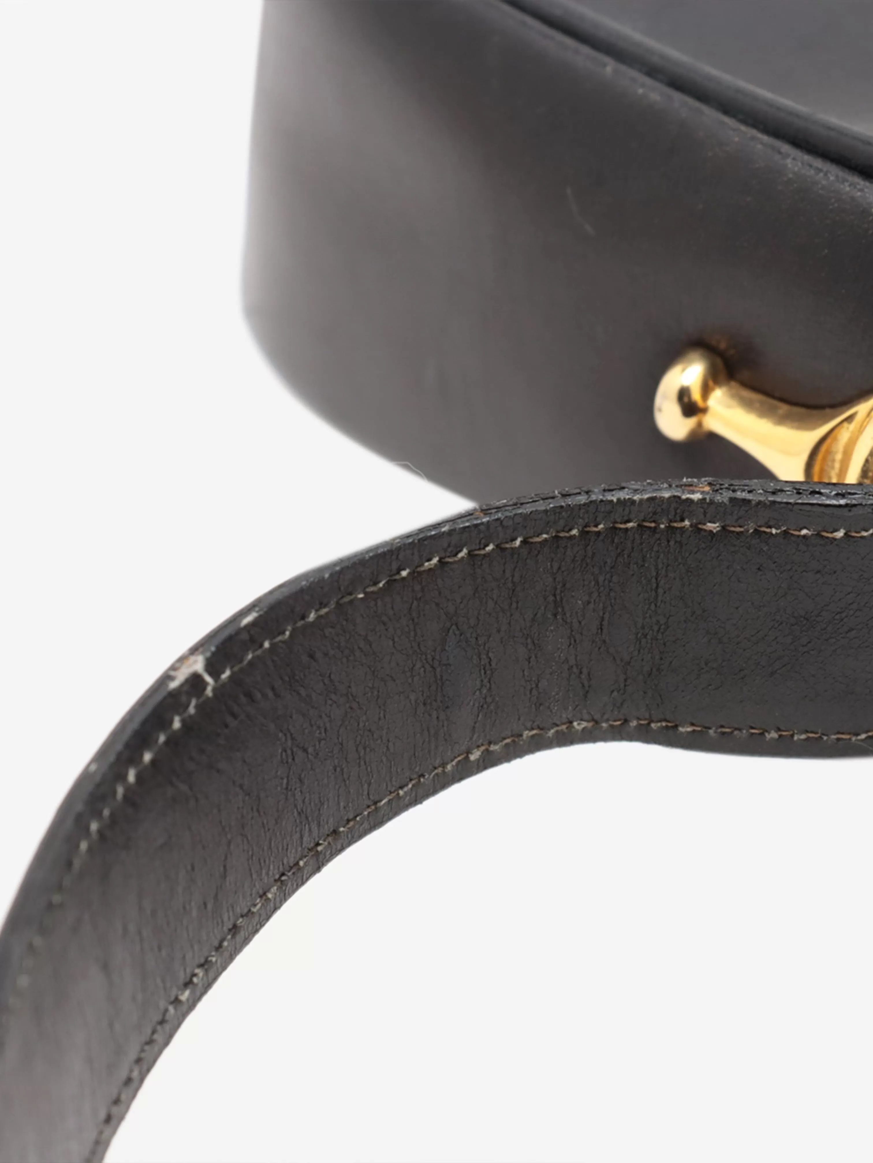 Black flap horse buckle bag