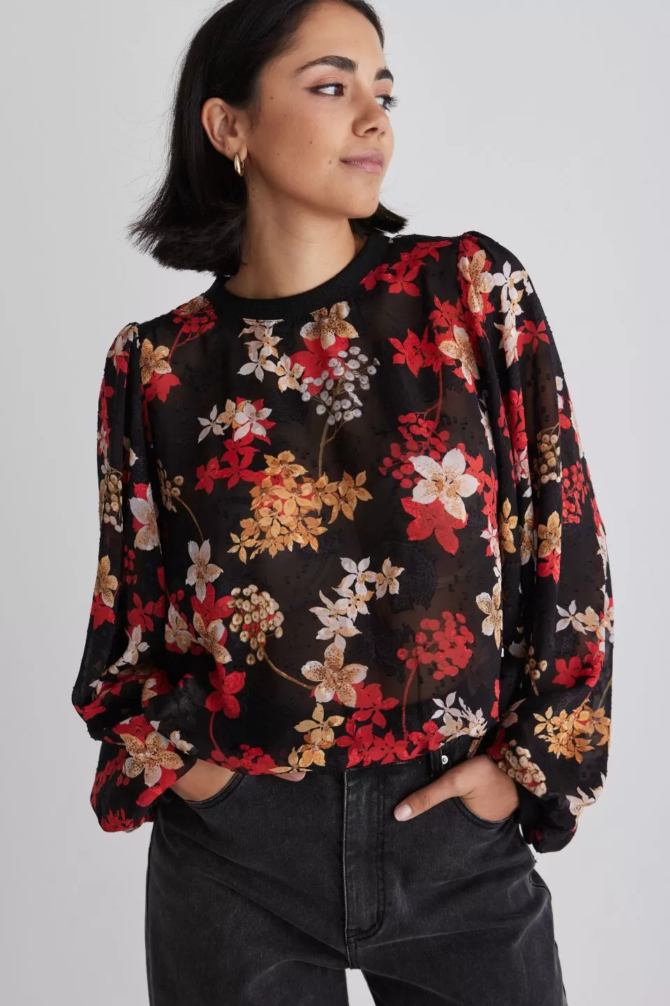 Chance Black Red Floral Georgette Ls Rib Hem Top