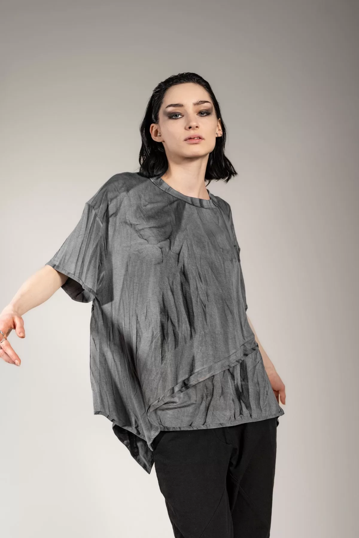 eigensinnig wien | Gwen | Dekonstruiertes Oversized Designer Crop Top aus Bambus