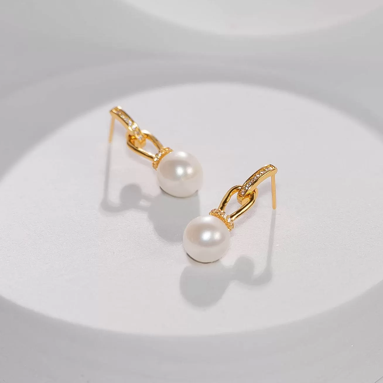 Elegant Freshwater Pearl Earrings WE00290