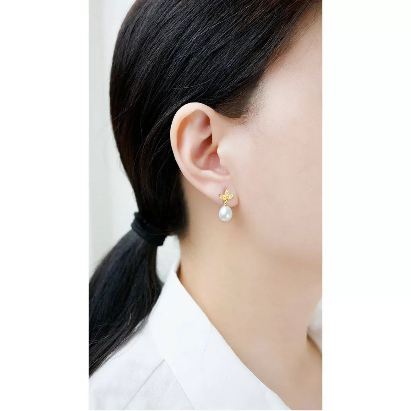 Elegant Freshwater Pearl Earrings WE00385