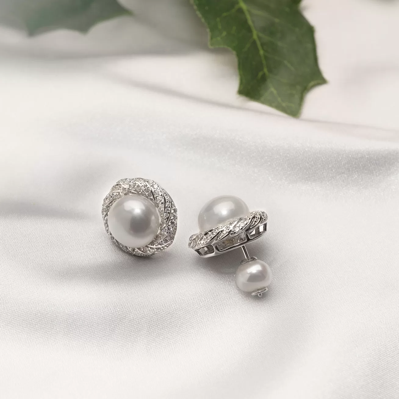 Elegant Freshwater Pearl Earrings WE00457