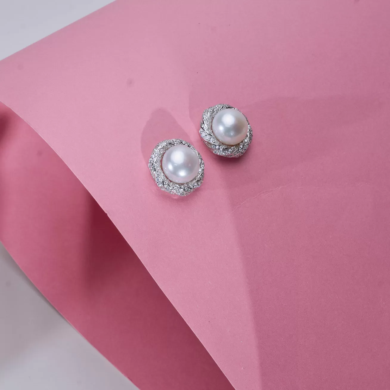 Elegant Freshwater Pearl Earrings WE00457