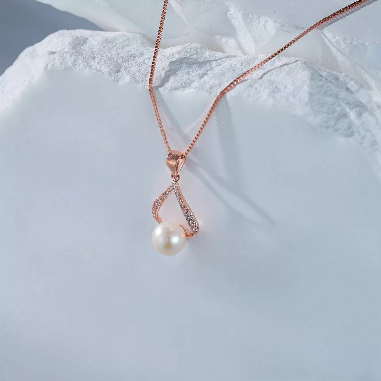 Elegant Freshwater Pearl Necklace WN00572