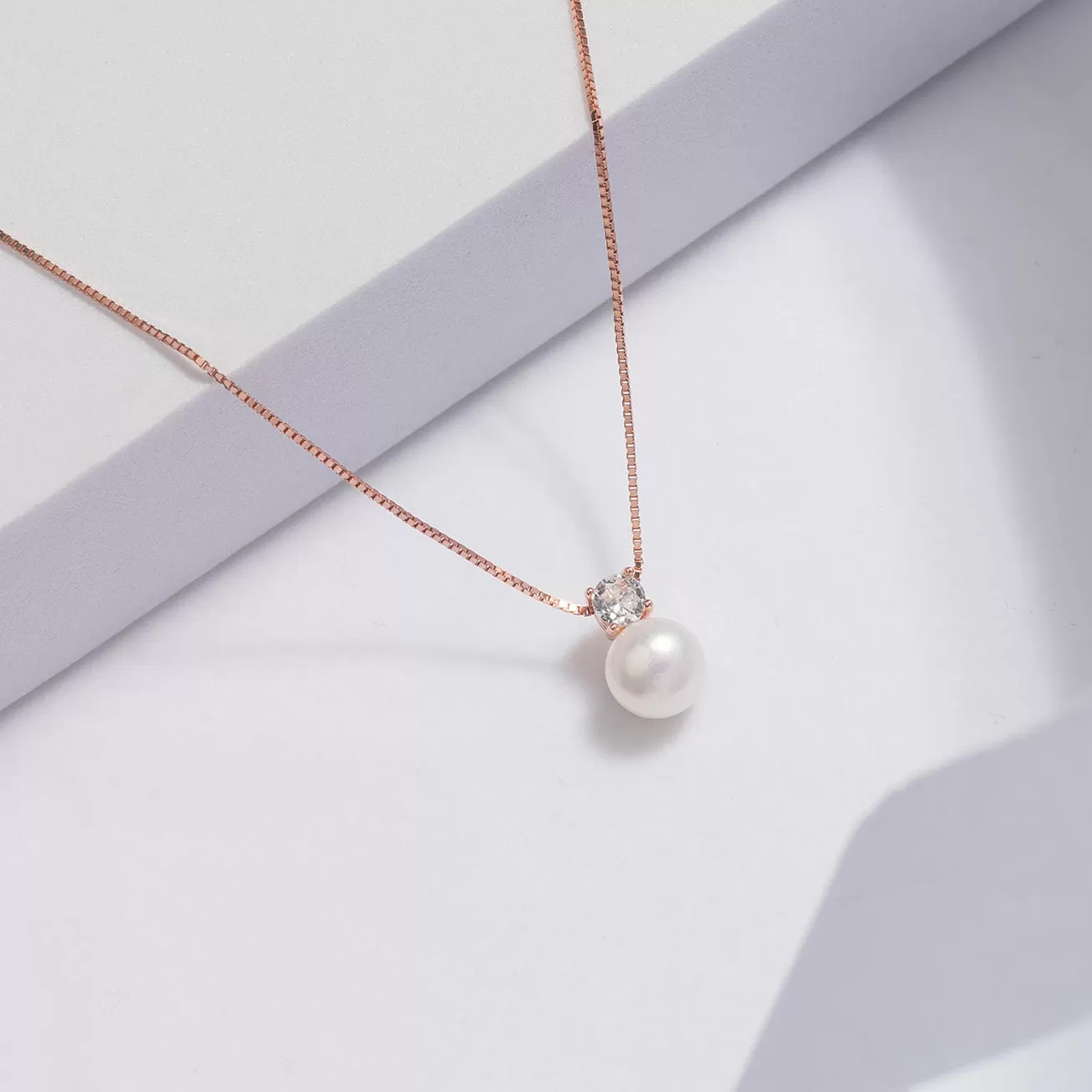 Elegant Freshwater Round Pearl Necklace WN00510