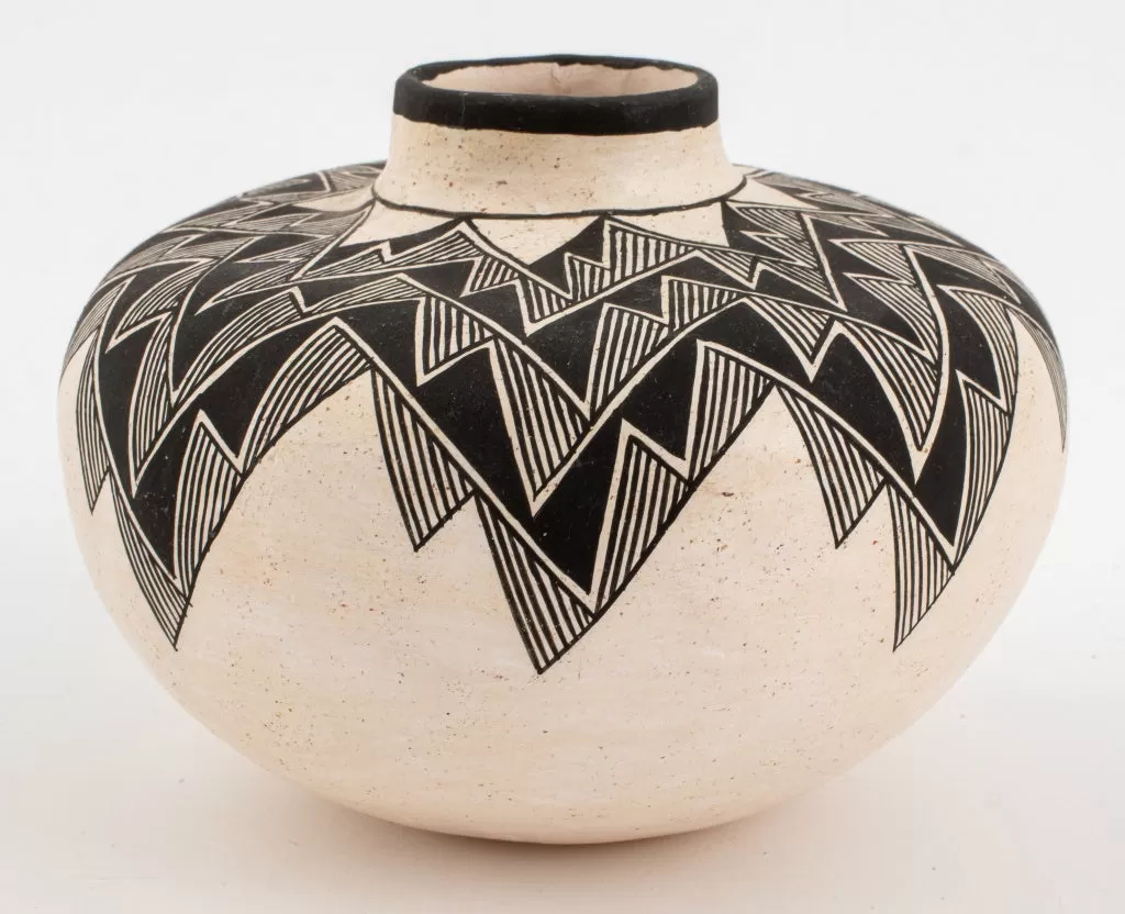 Grace Chino Acoma Pueblo Pottery Vase, 1987