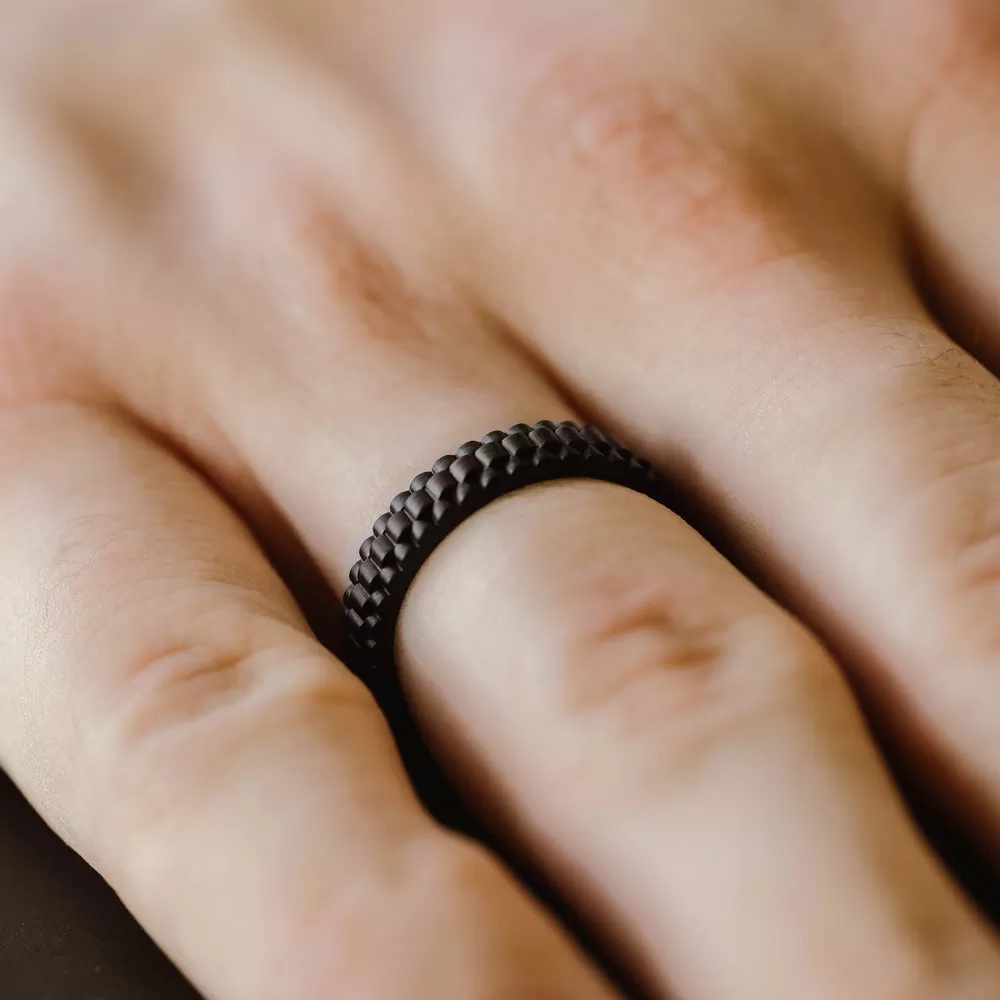 Nova Minimal Ring Black