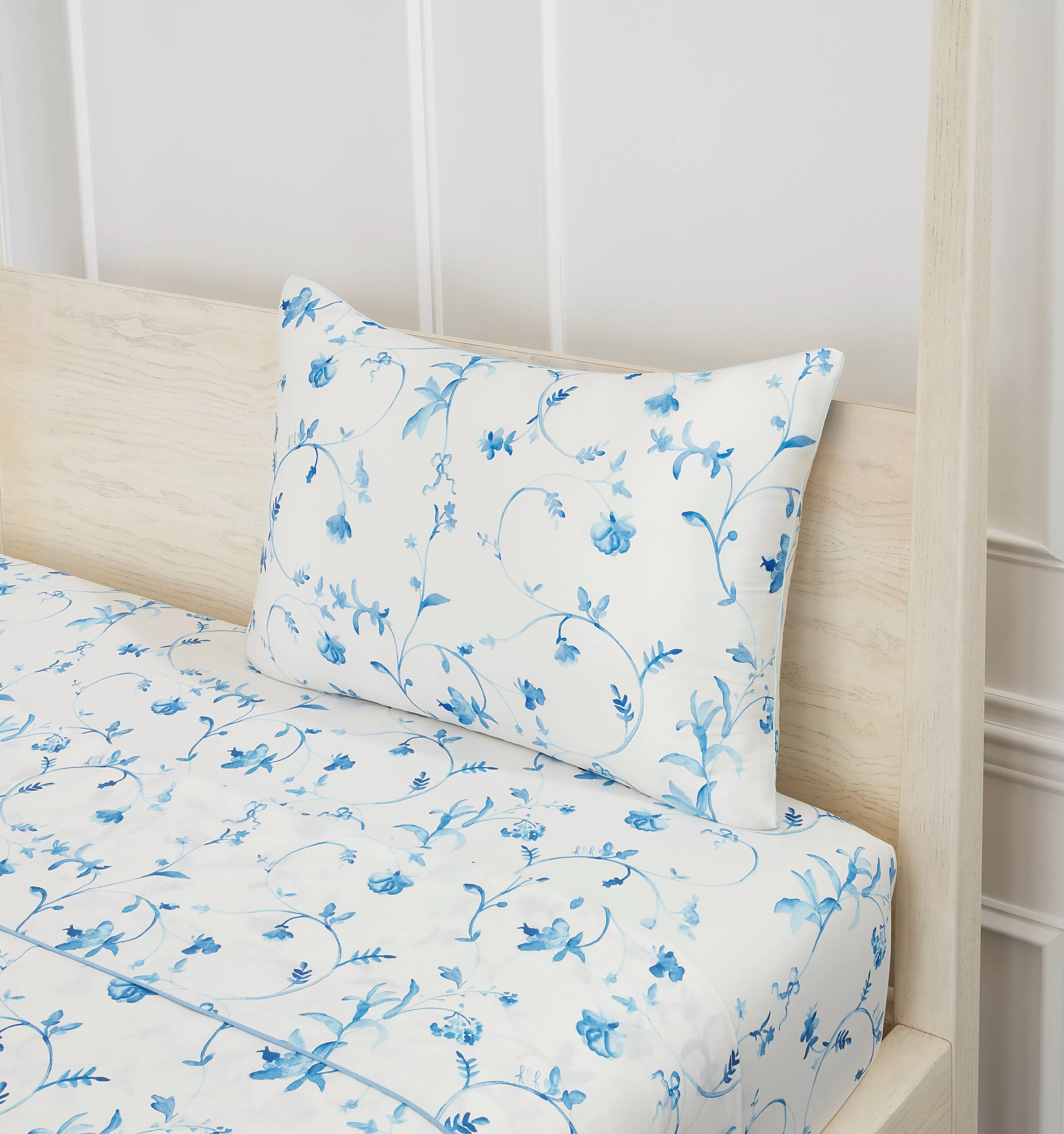 The Sisi Silk Pillowcase - Blue Botanical